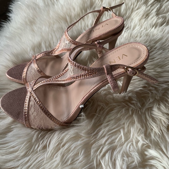 Pink lace heels size: 8.5 - Picture 1 of 7